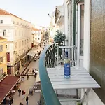 Chic 1-Bed Flat With Balcony, View And Workspace, 5Mins To Santa Justa Lift