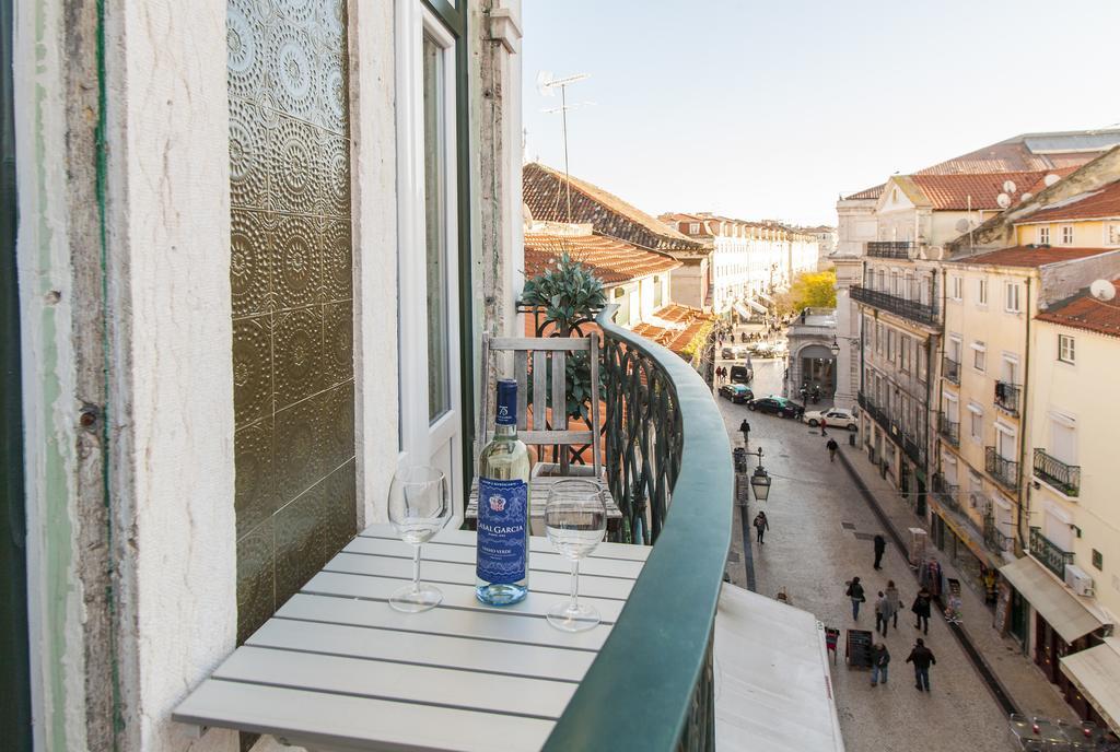 Chic 1-bed Flat With Balcony, View And Workspace, 5mins To Santa Justa Lift Apartamento *